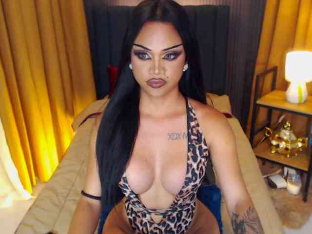 HugeCockSelena Sex Cam Show