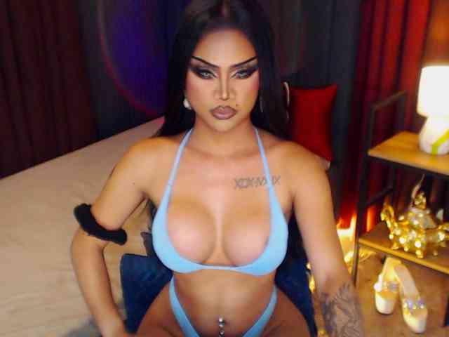 HugeCockSelena
