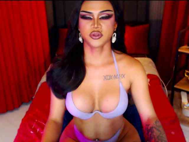 HugeCockSelena