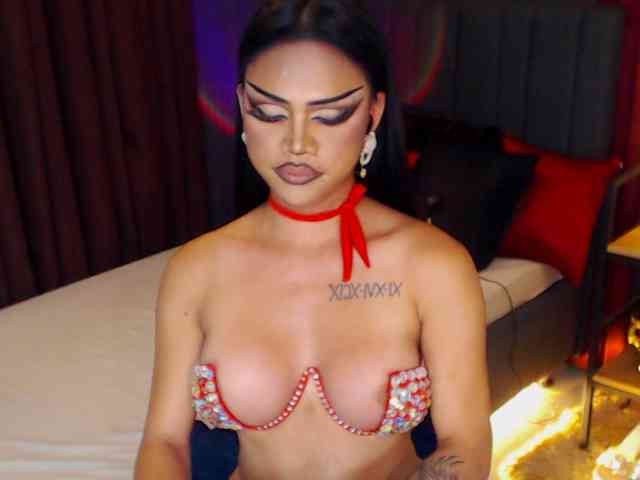 HugeCockSelena