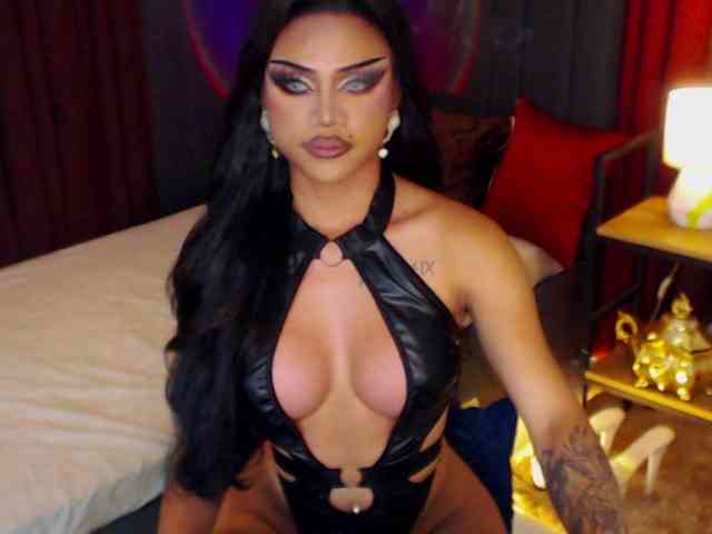 HugeCockSelena Live Webcam on BongaCams