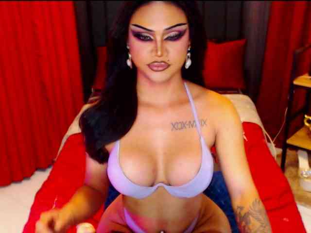 HugeCockSelena