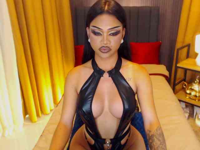 HugeCockSelena Sex Cam Show