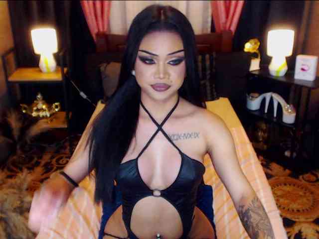 HugeCockSelena