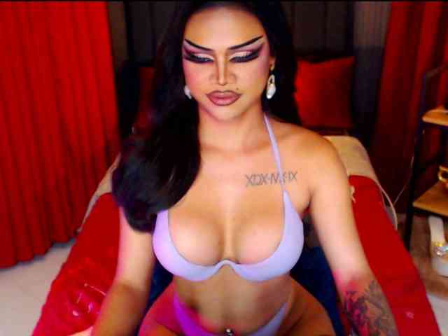 HugeCockSelena