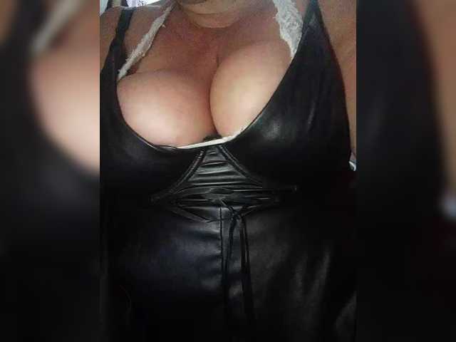 Xo4y2sexa live cam on BongaCams