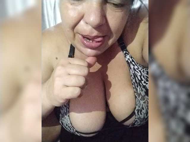 Xo4y2sexa live cam on BongaCams
