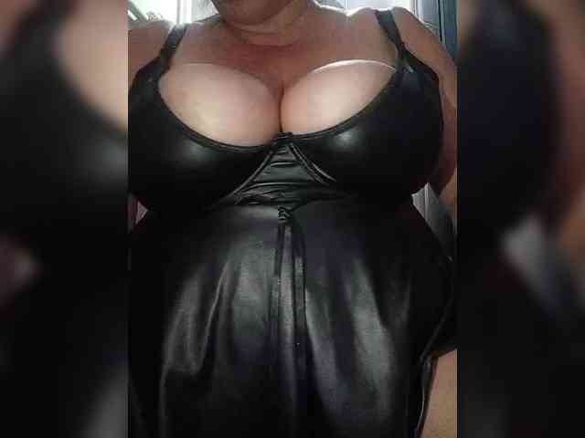 Xo4y2sexa Live Webcam on BongaCams