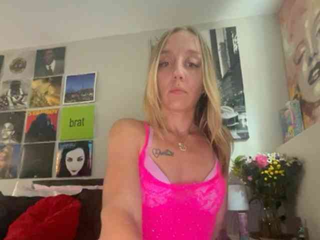 CherriiBomm webcam