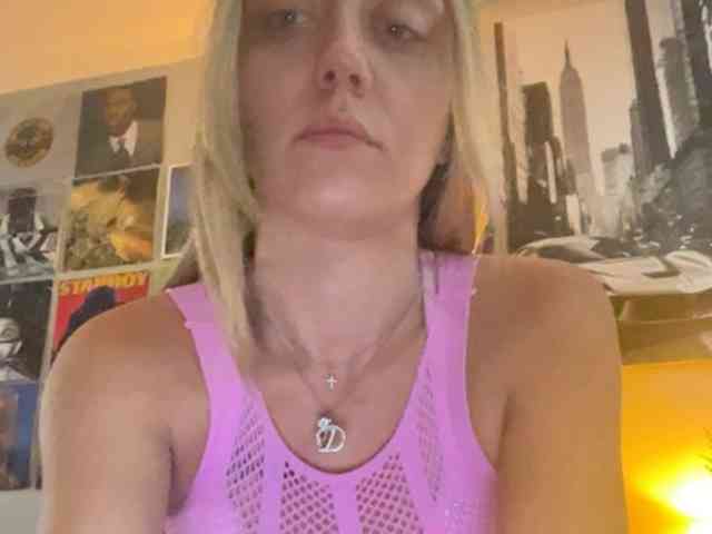 CherriiBomm webcam