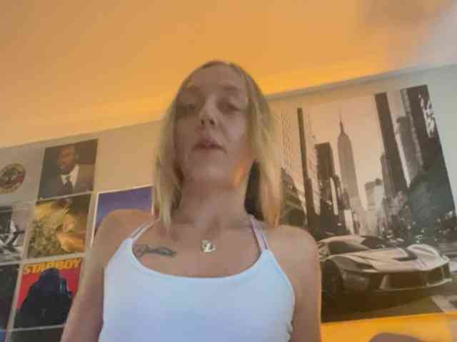 CherriiBomm webcam
