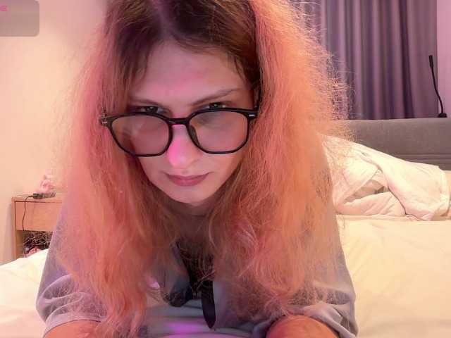 AlicePinkhead live webcam show
