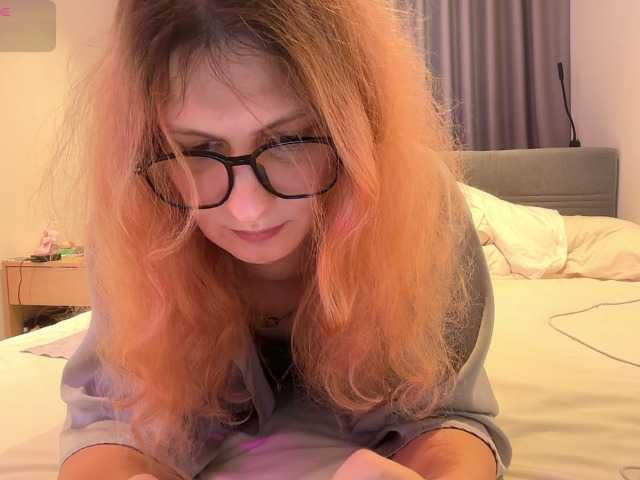 AlicePinkhead live webcam show