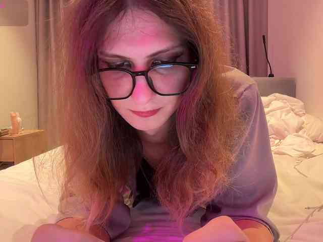 Alice-Pinkhead Sex Cam Show