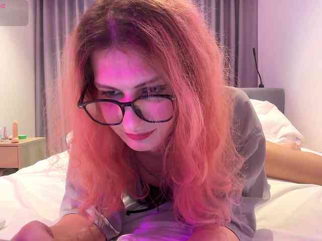 Alice-Pinkhead Sex Cam Show