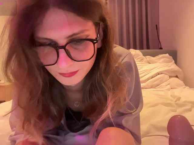 Alice-Pinkhead Sex Cam Show