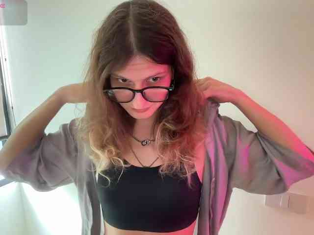 Alice-Pinkhead Sex Cam Show