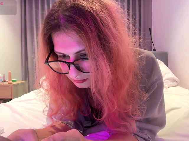 Alice-Pinkhead Sex Cam Show