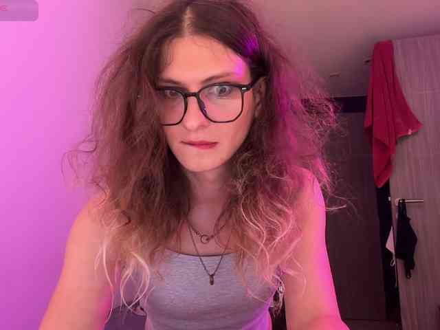 Alice-Pinkhead Sex Cam Show
