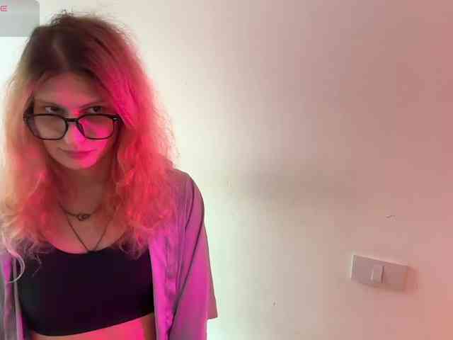 Alice-Pinkhead Live Webcam on BongaCams