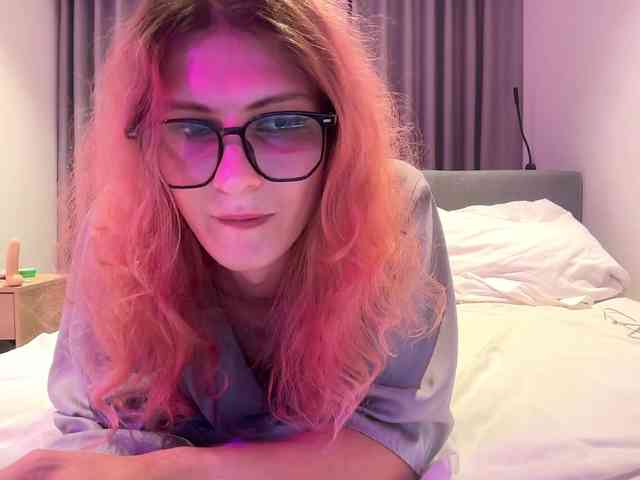 Alice-Pinkhead Sex Cam Show