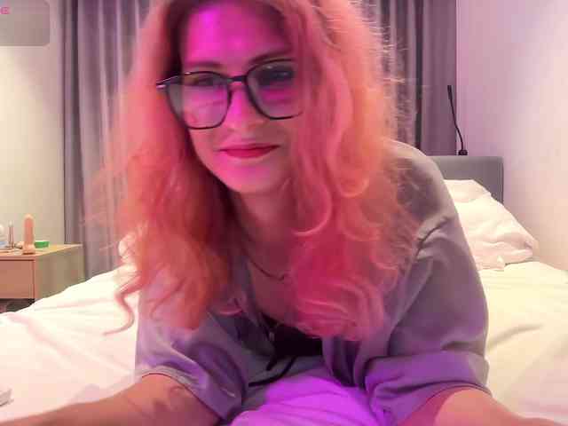 Alice-Pinkhead Sex Cam Show