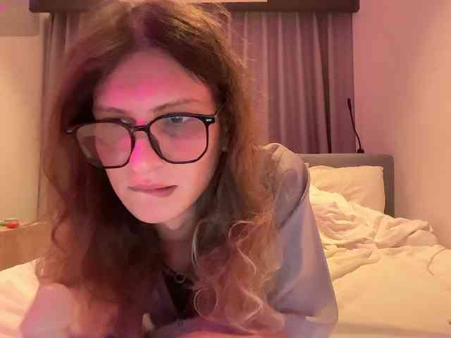 Alice-Pinkhead Sex Cam Show
