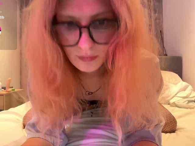 Alice-Pinkhead Live Webcam on BongaCams