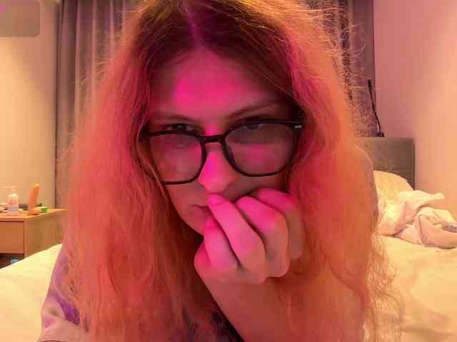Alice-Pinkhead Live Webcam on BongaCams