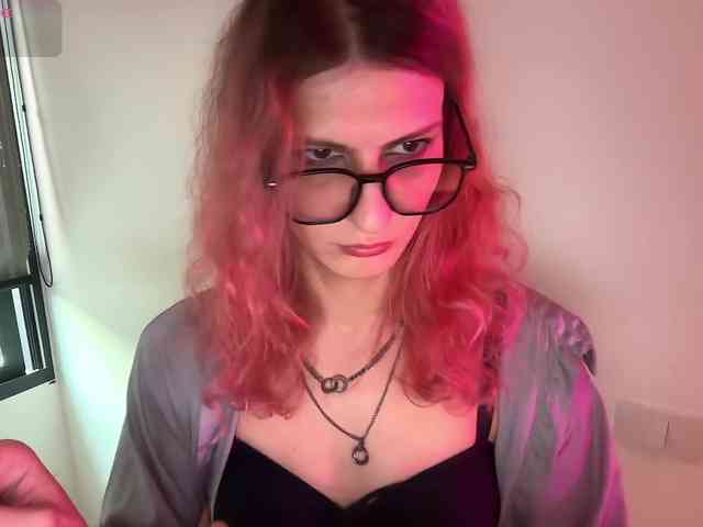 Alice-Pinkhead Sex Cam Show