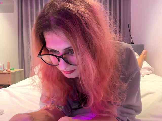 Alice-Pinkhead Sex Cam Show