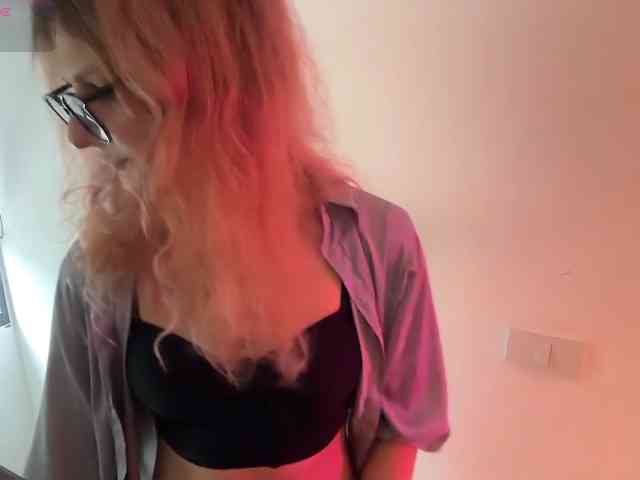 Alice-Pinkhead Live Webcam on BongaCams