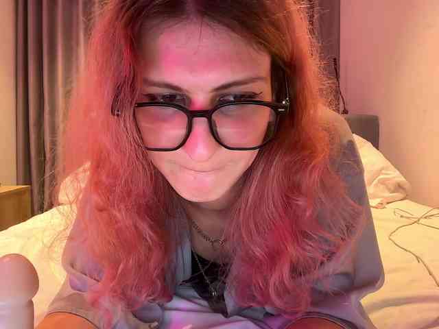Alice-Pinkhead Sex Cam Show