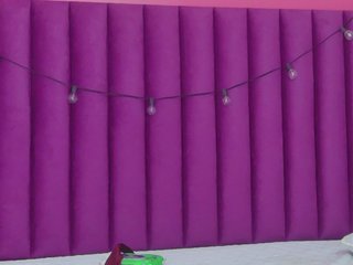 friendsmom's Live Webcam