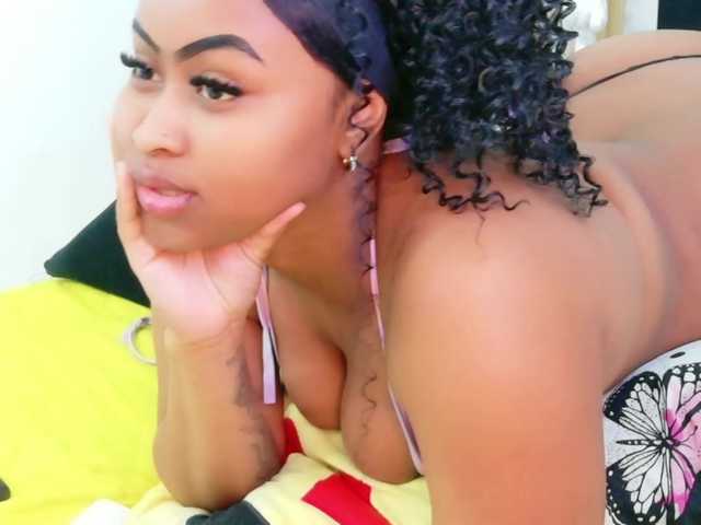 friendsmom live cam on BongaCams