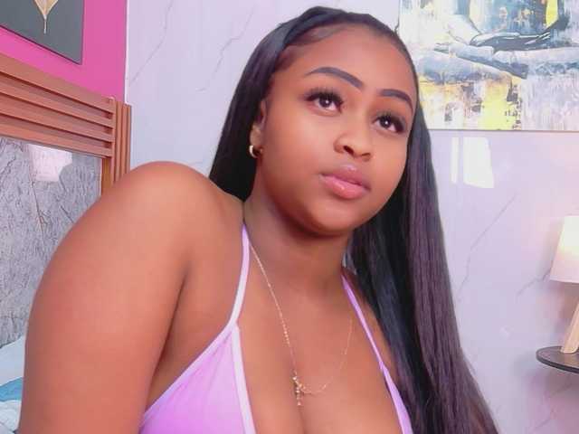 friendsmom live cam on BongaCams