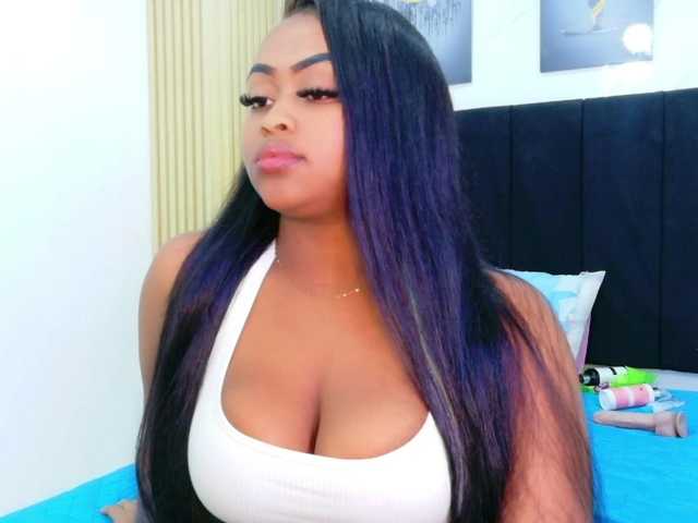 friendsmom live cam on BongaCams