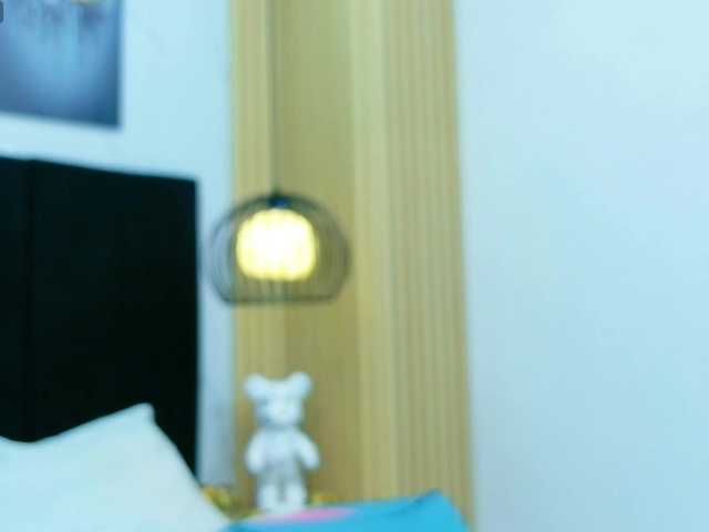 friendsmom live cam on BongaCams
