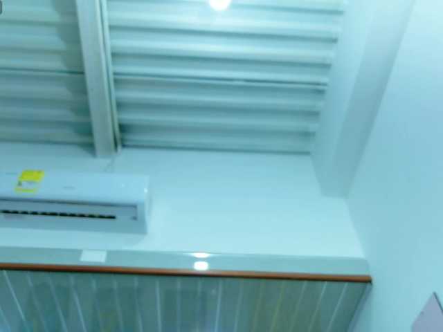 friendsmom live cam on BongaCams