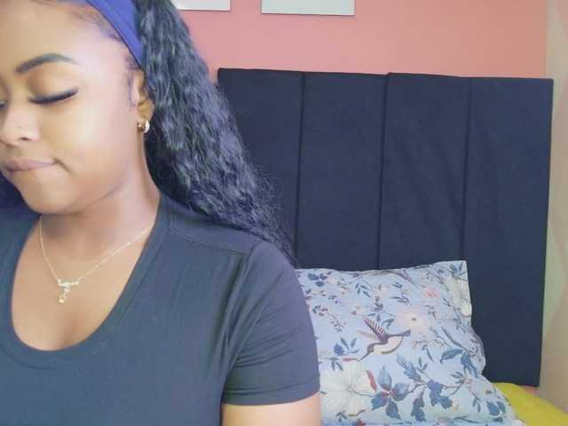 friendsmom live cam on BongaCams