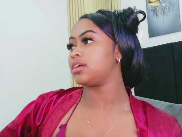 friendsmom live cam on BongaCams