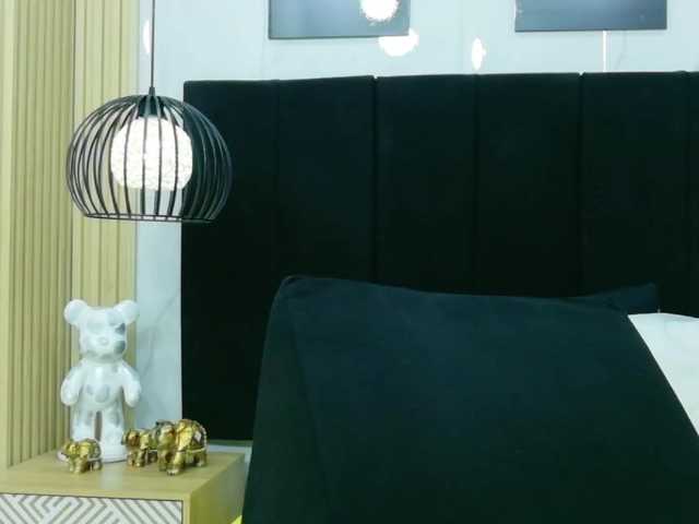 friendsmom live cam on BongaCams
