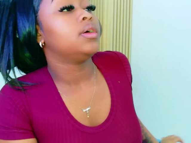 friendsmom live cam on BongaCams