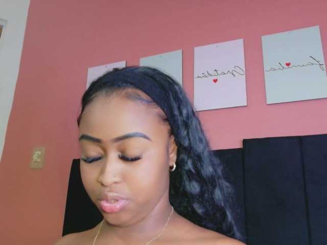 friendsmom live cam on BongaCams