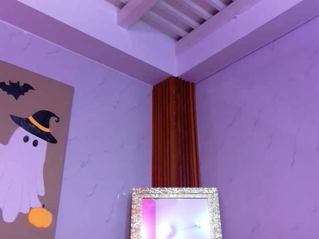 friendsmom live cam on BongaCams