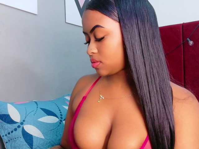 friendsmom live cam on BongaCams