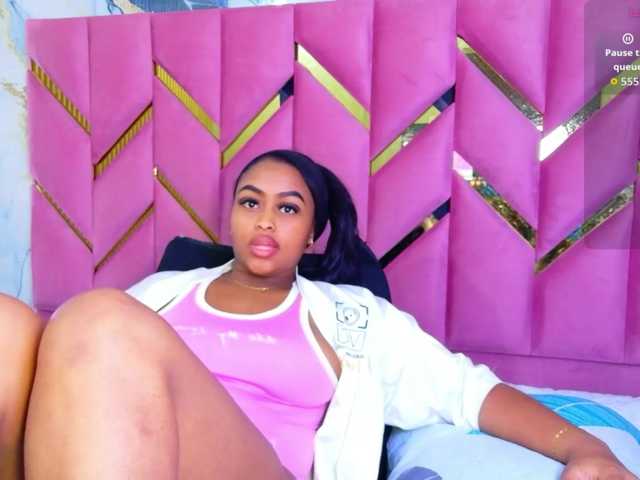 friendsmom, live now on BongaCams