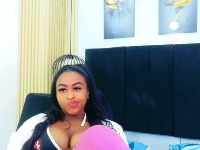 friendsmom live cam on BongaCams