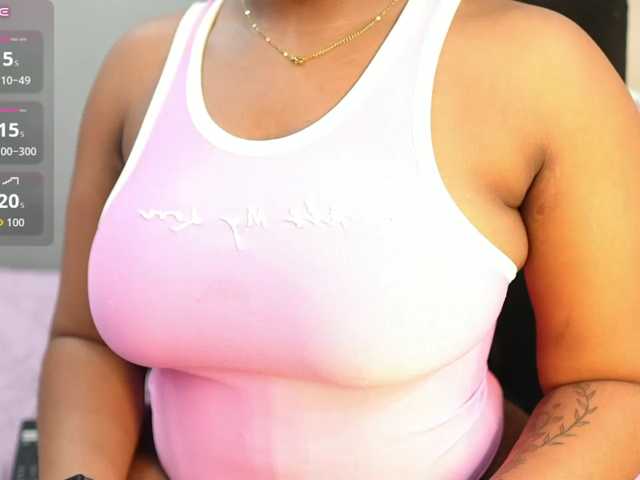 friendsmom live cam on BongaCams
