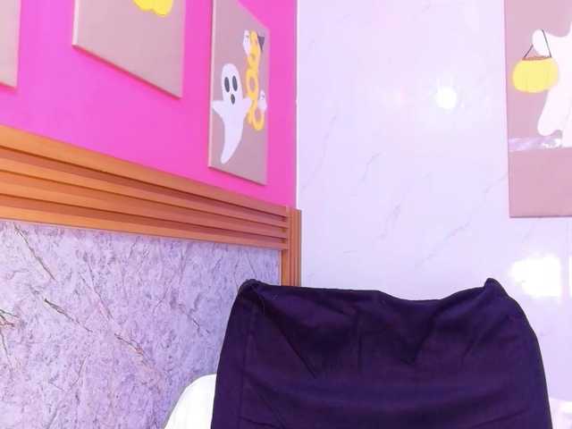 friendsmom live cam on BongaCams